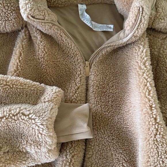 LIKE NEW ALO Foxy Sherpa Jacket, Camel, size M - Picture 5 of 10